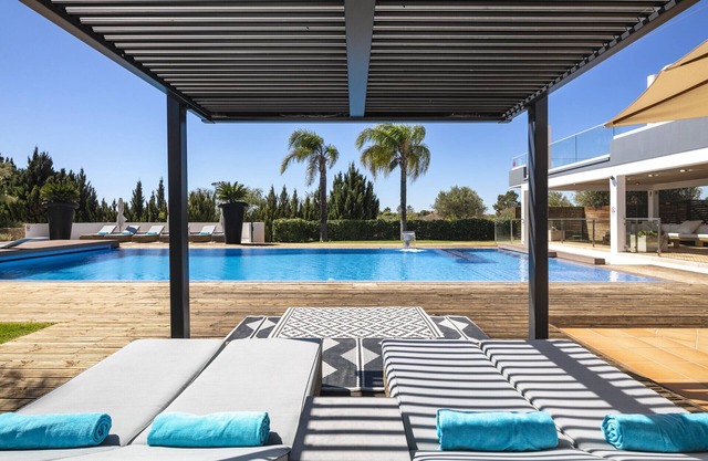 Casa Pera - Spectacular luxurious villa with pool!