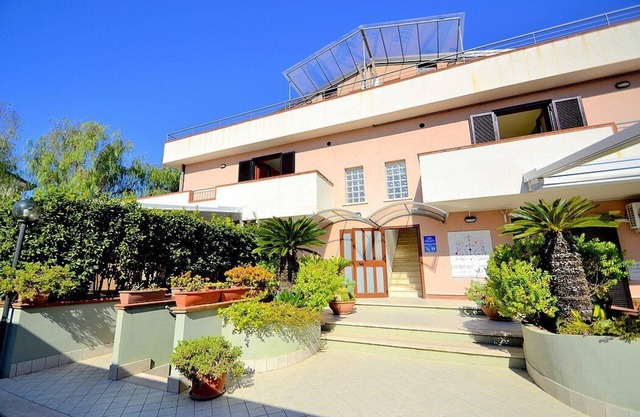 Casa Pesca A: A modern and graceful apartment situated at a few steps from a sandy beach, with Free WI-FI.