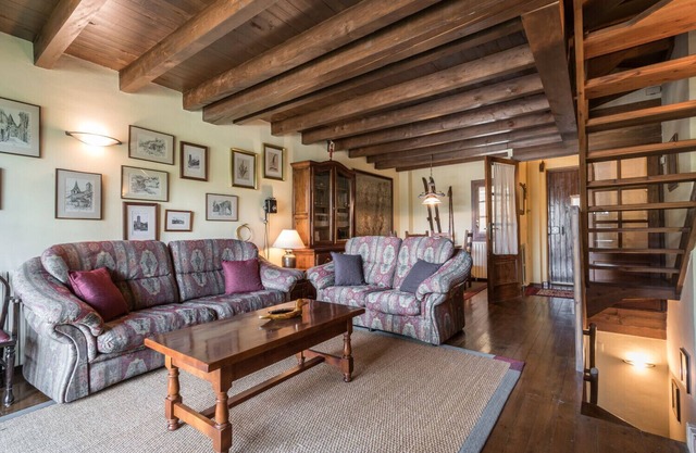 Casa Pinarrets by Totiaran in Salardú, 10 people, 5 bedrooms, with garden
