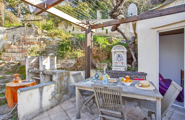 Casa Pinzelli in the village of Farinole with sea view