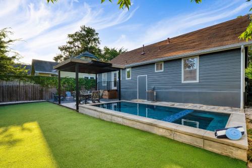 Casa Que Canta by AvantStay Private Pool Firepit Walkable East Austin Gem
