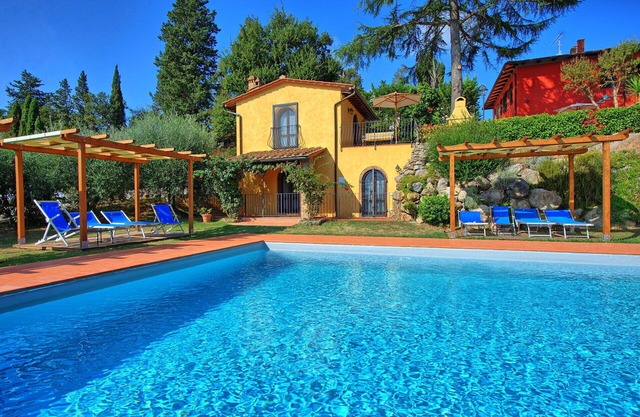 Casa Rossa 7 - Apartment with swimming pool