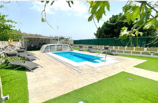 Casa Rural Finca Paraíso. Heated pool