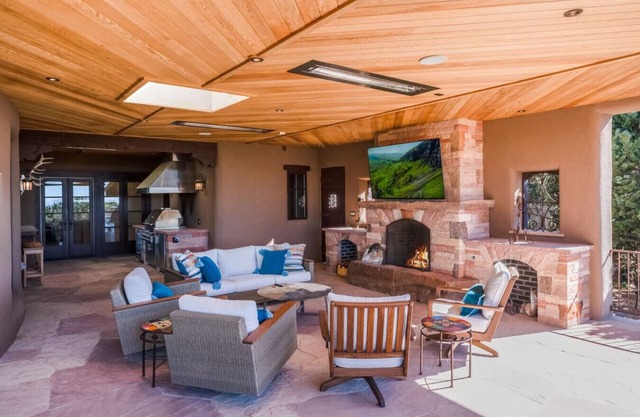 Casa Sierra-Seven Bedrooms with Outdoor Living