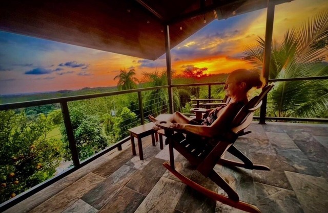 Casa Sol y Vista: Beautiful Views over the Jungle Canopy and Ocean!