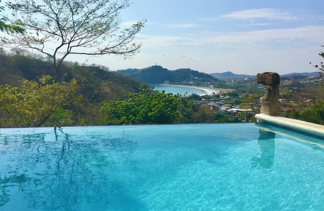Casa Sueños: Stunning Bay-view Retreat Infinity Pool Walk to Town Sleeps 9