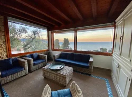 casa sul mare per 5 persone, spiaggia privata, piscine e campo da tennis