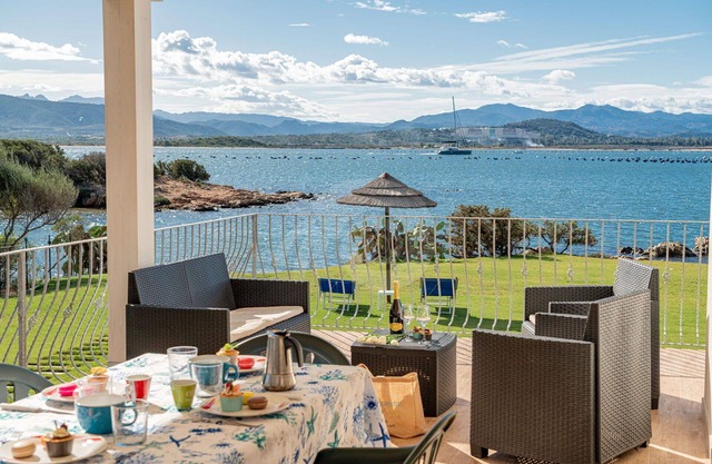 Casa Sun Bay with direct access to the sea and private beach - SARDINIA UNLIMITED
