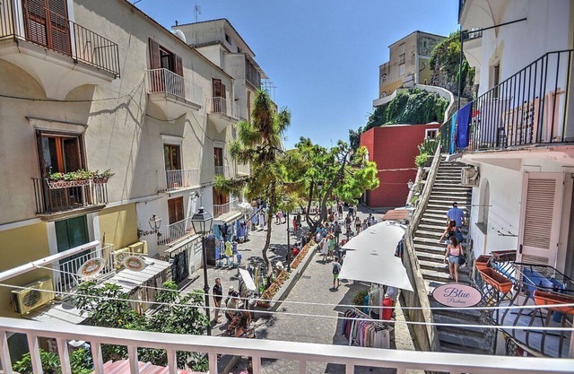 Casa Tarallo: A bright and cheerful apartment in the heart of Positano, with Free WI-FI.