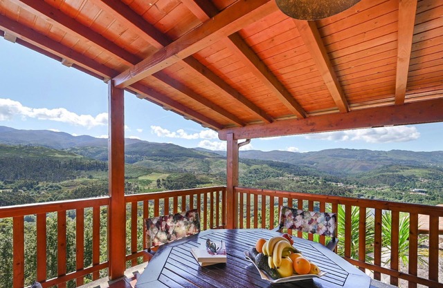 Casas das Olas 1 - Great views, 2 pools, ideal place to relax and visit the of North Portugal