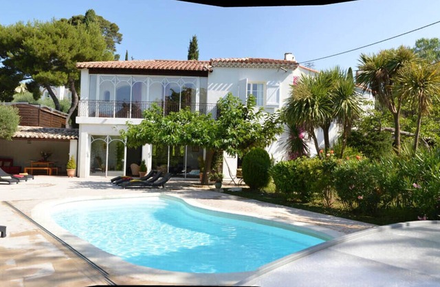 Cassis Villa for 12 people, with pool, 5 min away from the village and the beach