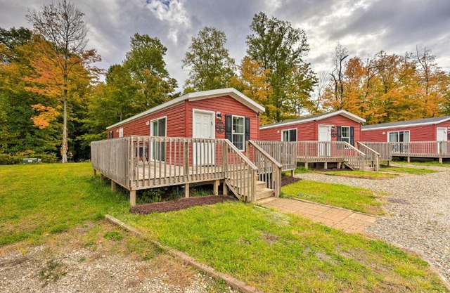 Cassopolis Cabin, Private Deck and Lake Access!