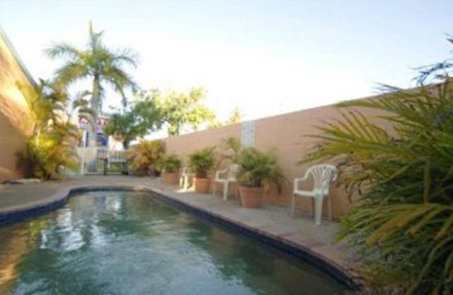 Castle Crest Motel