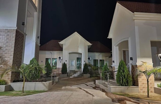 Castle De White House Hotel