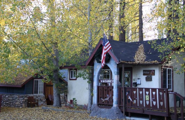 Castle Wood Theme Cottages- COUPLES ONLY