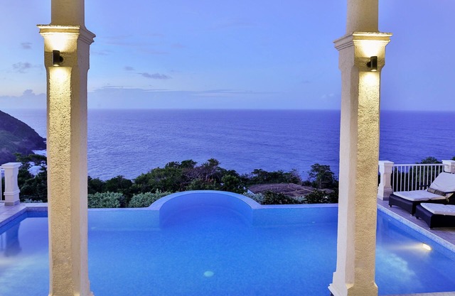 Cayman Villa - Contemporary 4 bedroom Villa with Stunning Ocean Views 4 Villa by RedAwning