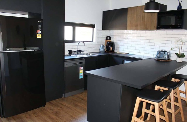 CBD Elizabeth St Modern Townhouse - Secure Parking