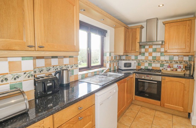 CEDAR LODGE, family friendly, country holiday cottage in Wadebridge