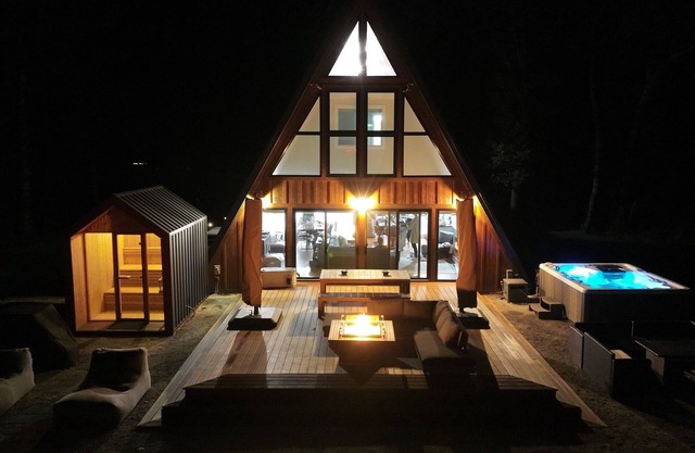Cedar Sands - A-Frame w/Sauna, Hot & Cold Tub