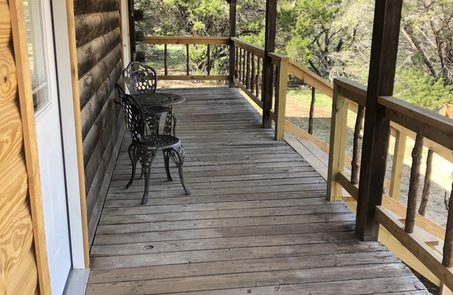 Cedar Vista Log Cabin - Tranquil getaway on 14 acres! Pet Friendly!