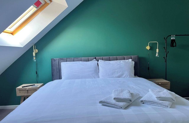 Central 4-Bed House - Parking, Patio, Garden, Wifi