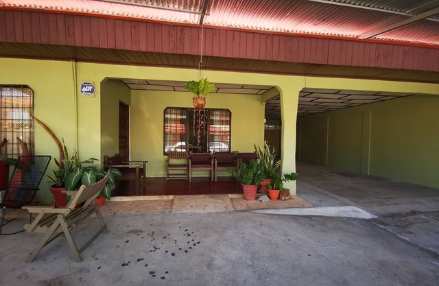 Central apartments 1 hour from the beaches of Guanacaste, volcanoes, parks.