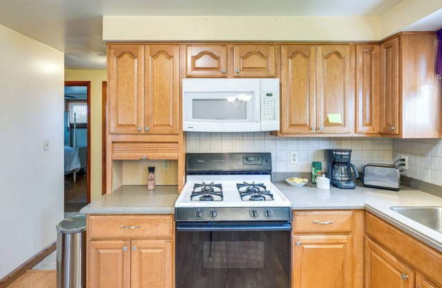 Central Apt in Cheektowaga w/Private Deck!