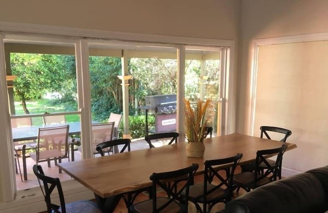 Central, Charming 4 Bedroom Home Sleeps 10