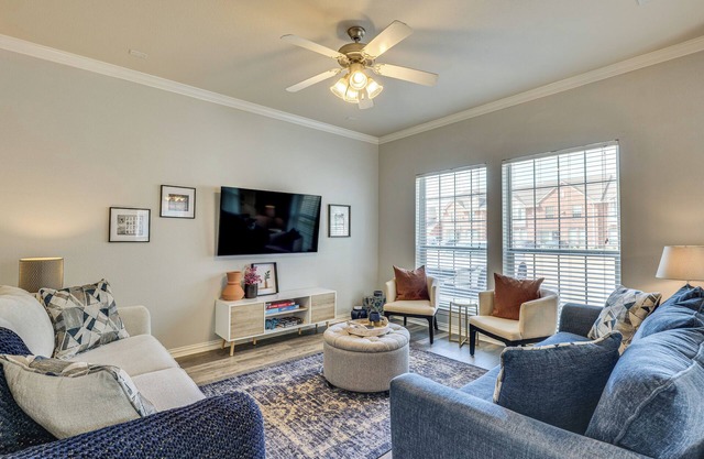 Central College Station Townhome w/Community Pool