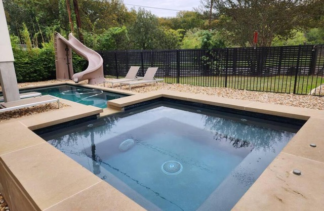 central contemporary w/POOL and SPA