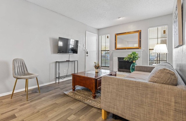 Central DFW 1 Bed Apt!