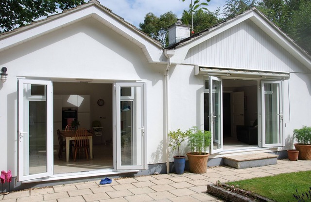Central Falmouth, Spacious garden. Parking for 2 cars.
