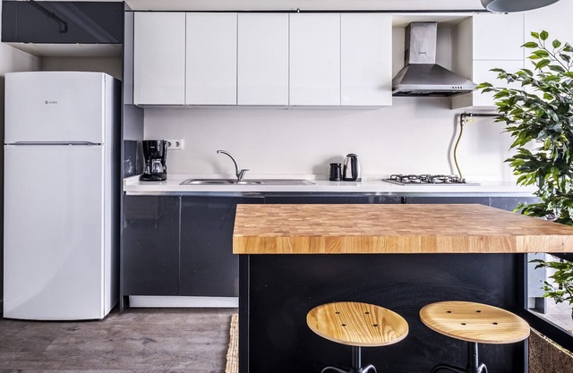 Central Flat with Sleek Interior in Sisli
