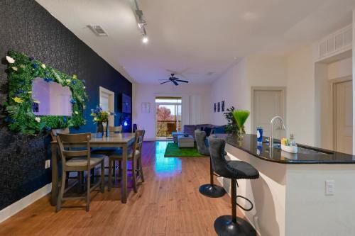 Central Houston Stay - Walk to NRG Stadium, Relax by the Pool, and More!