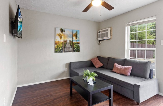 Central Location!★ 2BR w/kitchen ★ExperiencedHosts