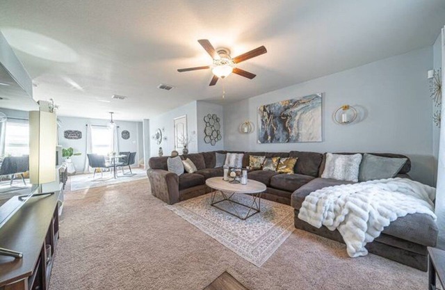 Central Location 3BR/2.5BA Near Lackland AFB, SeaWorld, Six Flags & Downtown