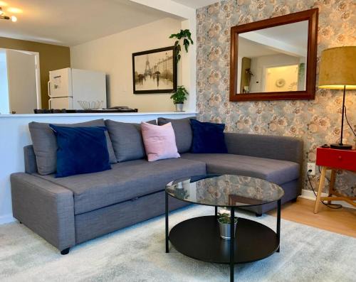 Central Location Cozy and Well-Equipped, Unit #3