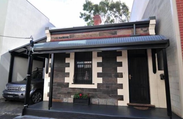 Central Market Cottage: an urban retreat for you and your Pets