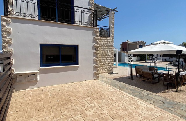 Central Protaras, no car necessary. WIFI and UK TV. Short stroll to the beach.