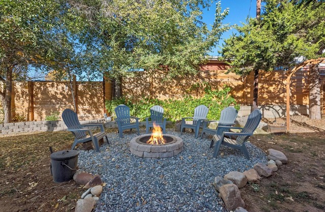 Centrally Located 3 Bed Master Suite with Firepit