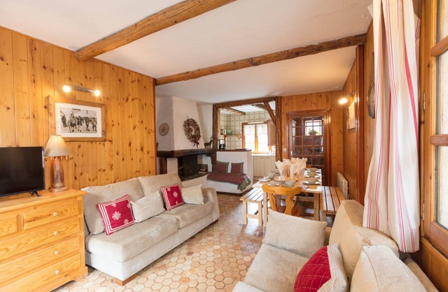 Centrally located 4 bedroom townhouse for up to 12 people