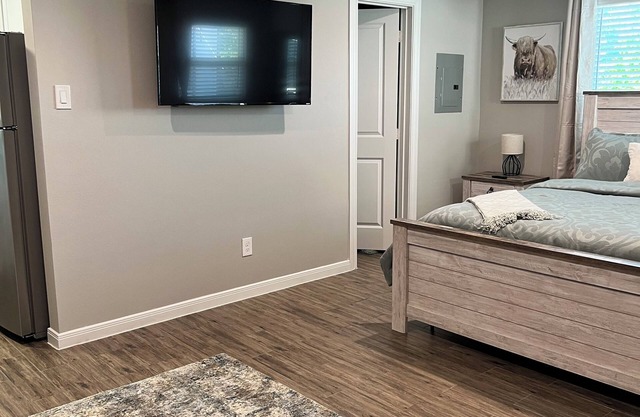 Centrally Located. Montrose, Downtown, and Midtown. Free Covered Parking