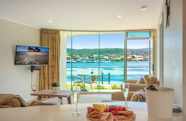 Cetacea Luxury Apartments - 3 Bedroom Lake View Apartment