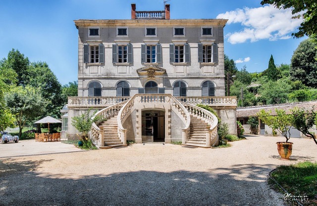 Château du Péras: Dans un Village, un Bijou en Cévennes, Piscine, Billard