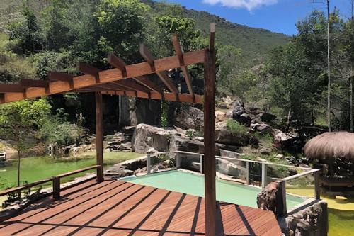 Chalé e Cachoeira ao Pé da Serra