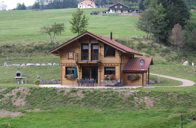 Chalet 2 to 6 people, accep animals, Wifi, 10 minutes from Gerardmer and La Bresse