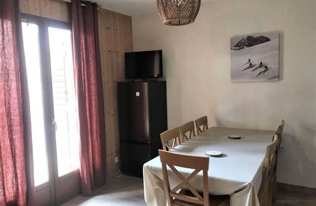 Chalet, 350m from ski slopes, view mountain, fitness, terrace, parking, tv, ski locker, 43m²