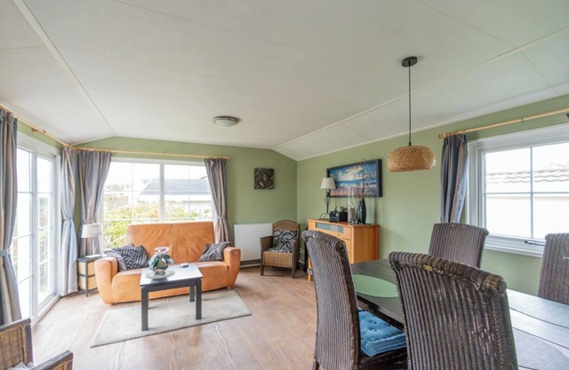 Chalet 6 - Two Bedroom Resort, Sleeps 4