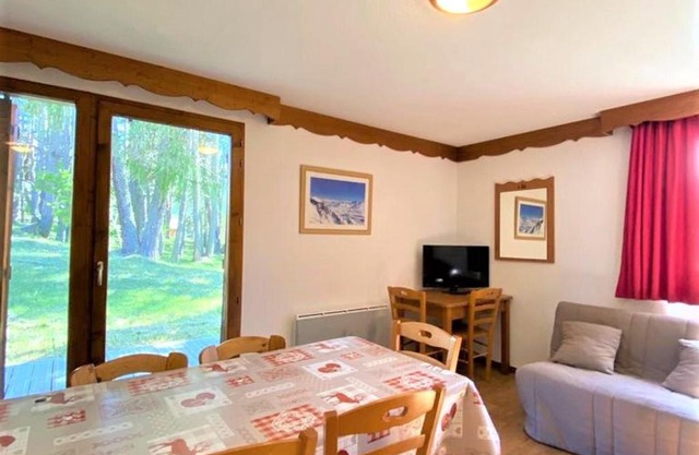 Chalet 8 pers avec terrasse, local ski, parking gratuit, animaux acceptés - FR-1-504-5