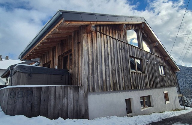 Chalet Abeille, quality chalet, minutes to Les gets -Sleeps 12